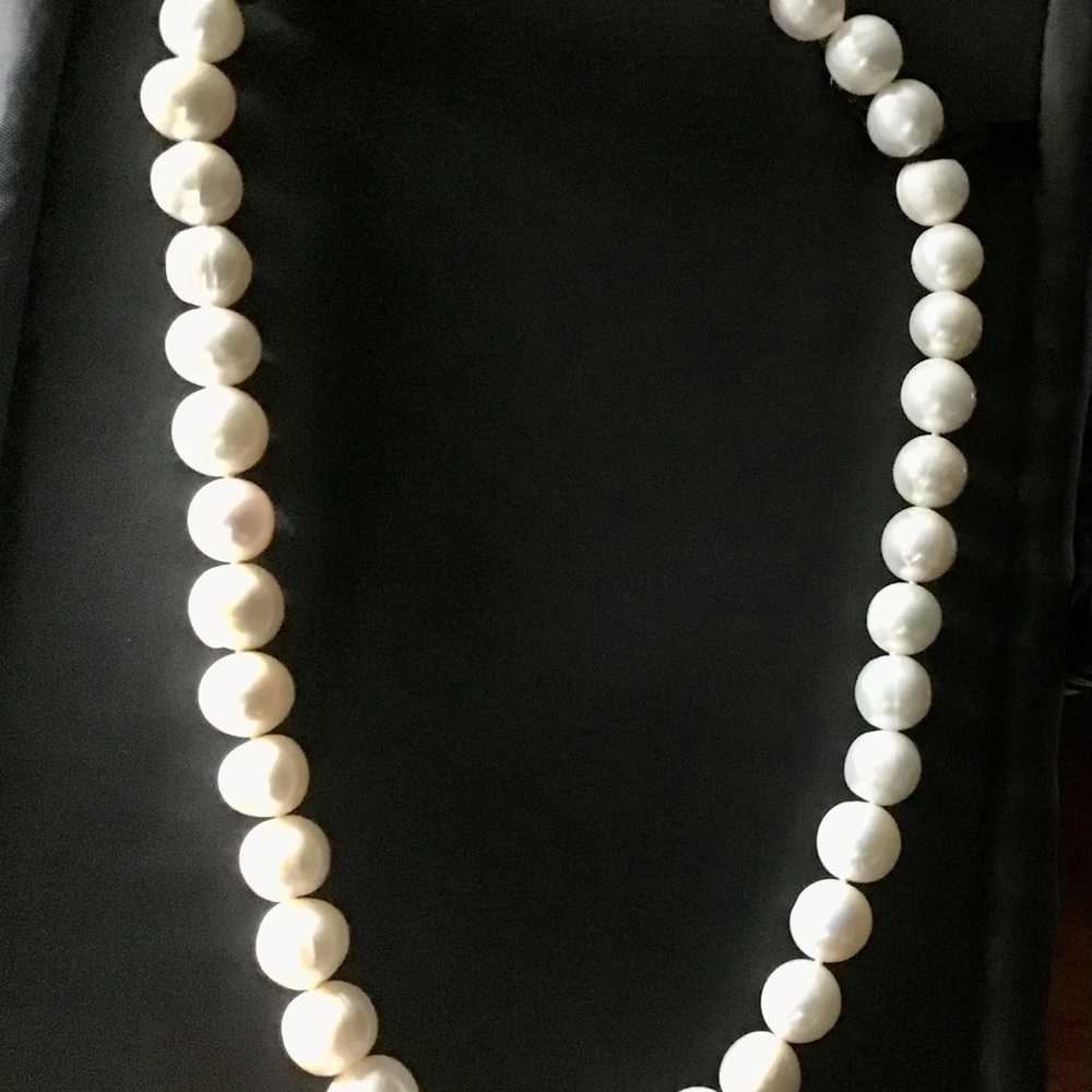 JTV Elegant White Cultured Freshwater Pearl Necklace